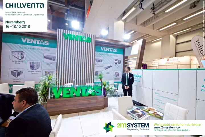 Front view of the Ventas stand with slatted wall and product posters