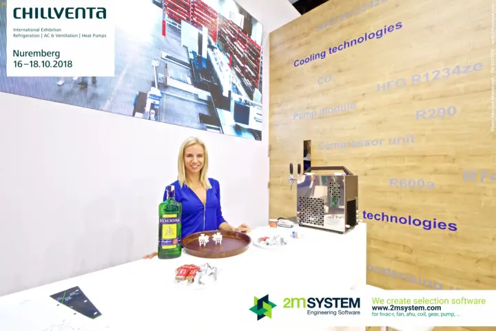 Sinop hospitality counter with drinks cooler beside a wood-finish wall at Chillventa 2018