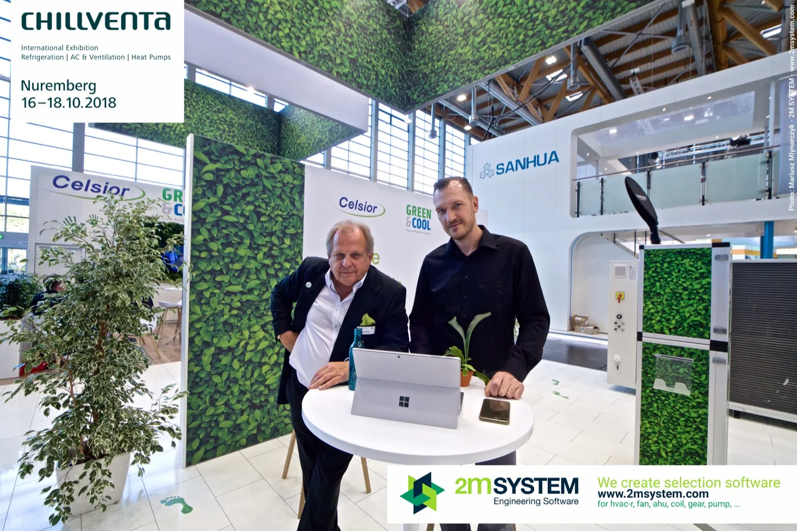 Two exhibitors at a laptop on the Celsior and Green & Cool stand at Chillventa 2018