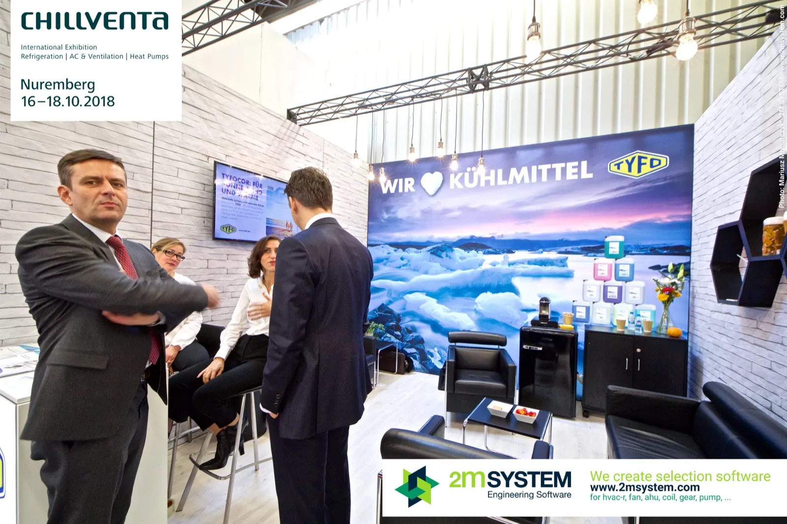 Tyfo lounge stand with WIR ♥ KÜHLMITTEL glacier backdrop at Chillventa 2018