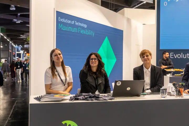 Enerblue reception team at the stand counter