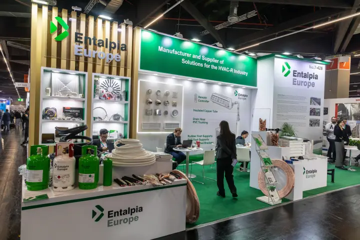 Entalpia Europe refrigerant cylinders, copper tube and grille display at Chillventa 2026
