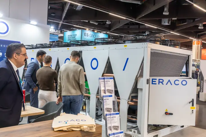 Eraco ARYA series brochures in front of an air-cooled chiller at Chillventa 2026