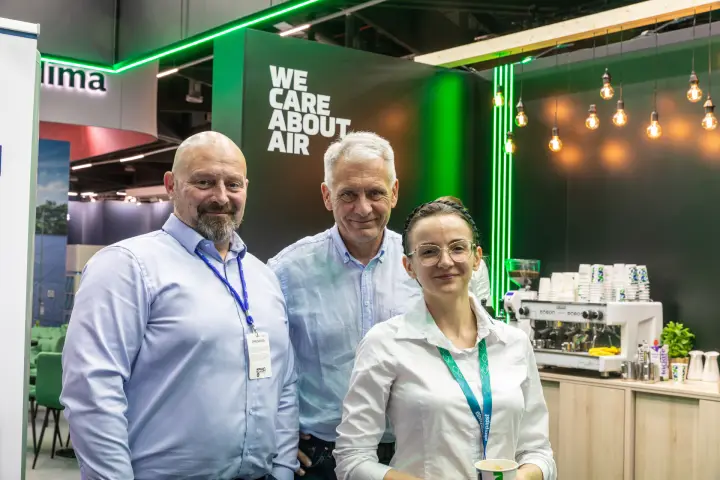 Group portrait by the espresso bar on the Klima-Therm stand at Chillventa 2026