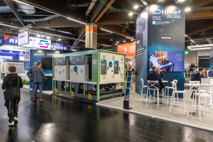 HiRef 25 years stand with an NHA R-290 chiller in a green frame at Chillventa 2026