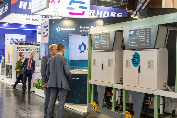 HiRef NHA unit with R-290 labels next to the DataDom stand at Chillventa 2026