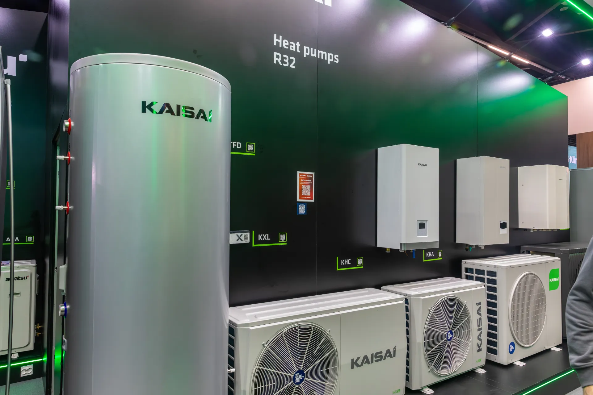 Kaisai R32 heat pump outdoor units, hydro modules and a hot water tank at Chillventa 2026
