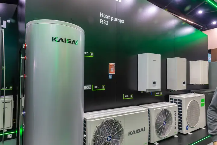 Kaisai R32 heat pump outdoor units, hydro modules and a hot water tank at Chillventa 2026