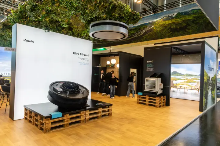 Kampmann Ultra Allround ceiling unit and TOP C unit on pallet plinths at Chillventa 2026