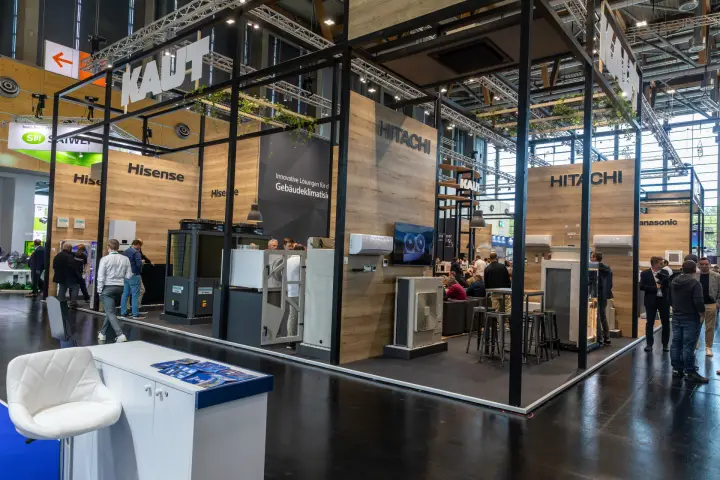 Kaut stand with Hisense and Hitachi heat pumps and split units at Chillventa 2026