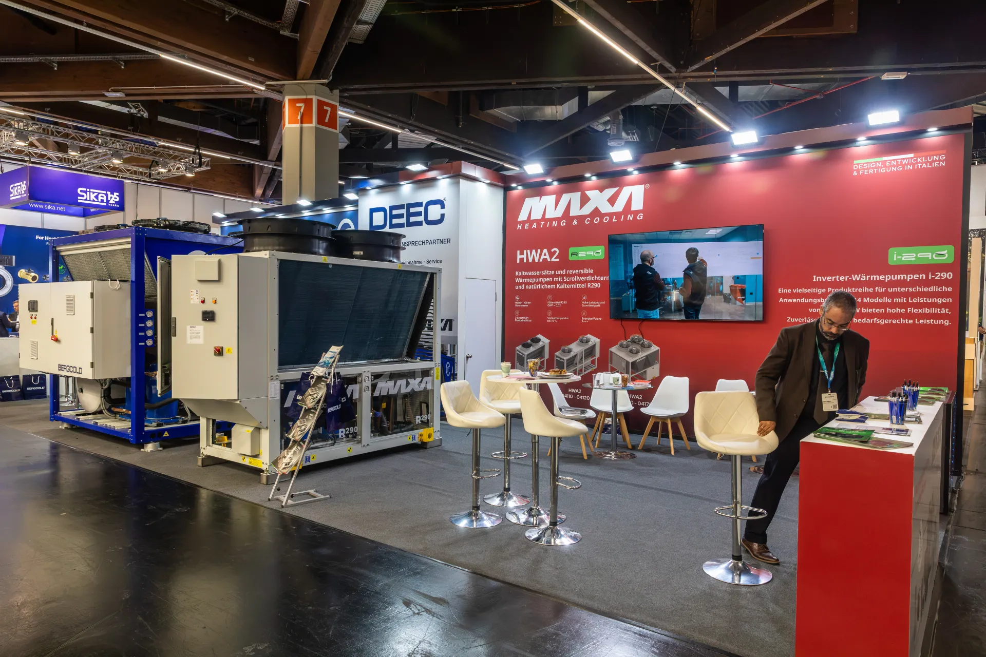 Maxa stand with HWA2 R290 heat pumps and i-290 inverter range at Chillventa 2026