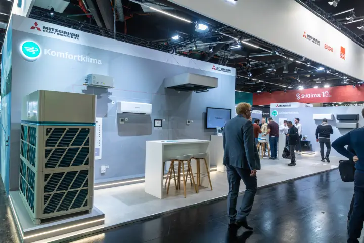 Mitsubishi Heavy Industries Komfortklima wall with a large outdoor unit at Chillventa 2026