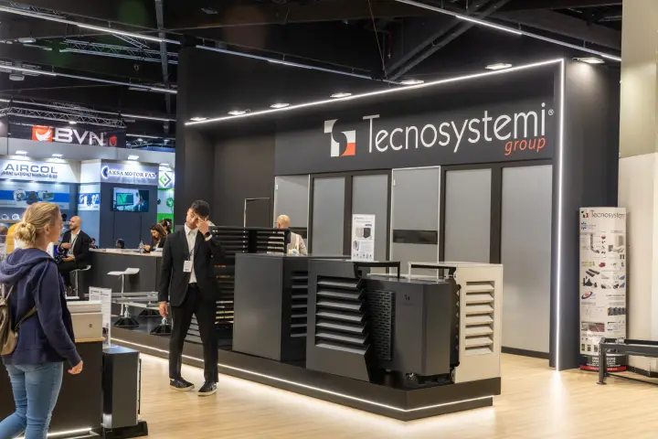 Tecnosystemi Group stand with louvred covers for outdoor units