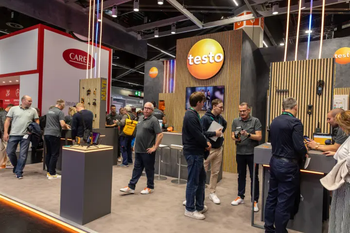 Testo stand with measuring instruments on slatted wood walls at Chillventa 2026
