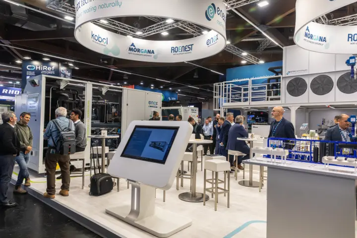 Touchscreen kiosk and refrigeration rack model on the Enex stand at Chillventa 2026