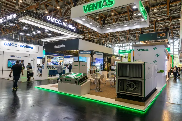 Ventas stand with green LED edge lighting and air handling units at Chillventa 2026