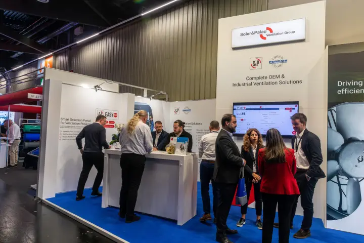 Visitors at the Soler & Palau stand with the Easy Vent selection portal on screen at Chillventa 2026