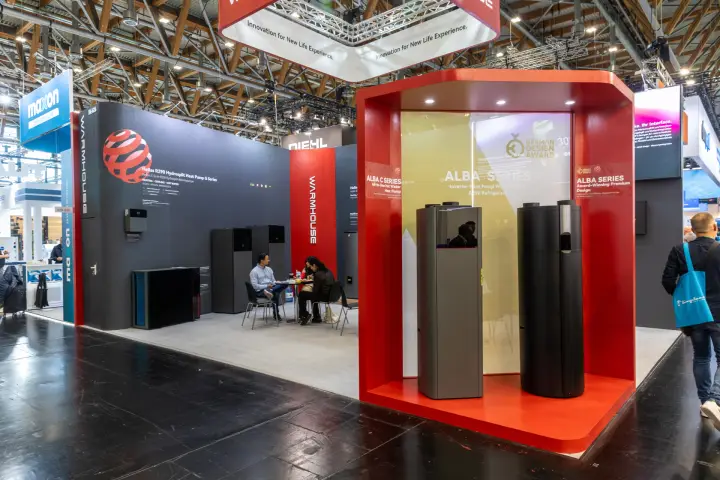 Warmhouse Alba Series hot-water heat pumps in a red display frame