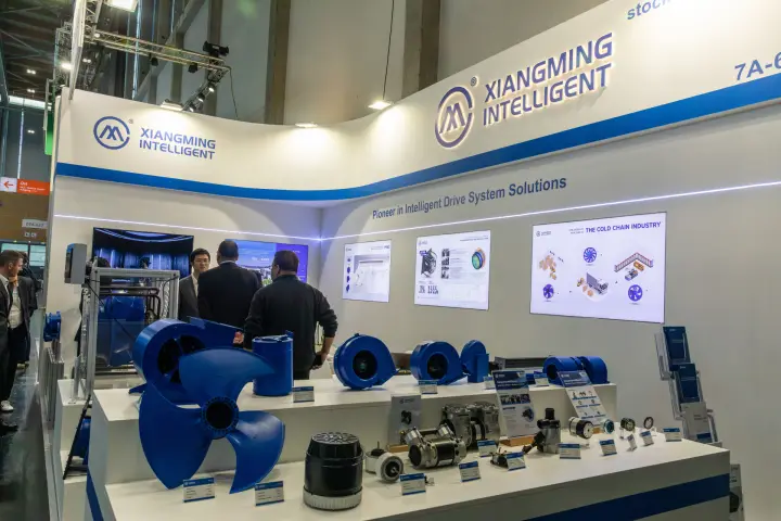 Xiangming Intelligent display of blue impellers, blowers and small motors at Chillventa 2026