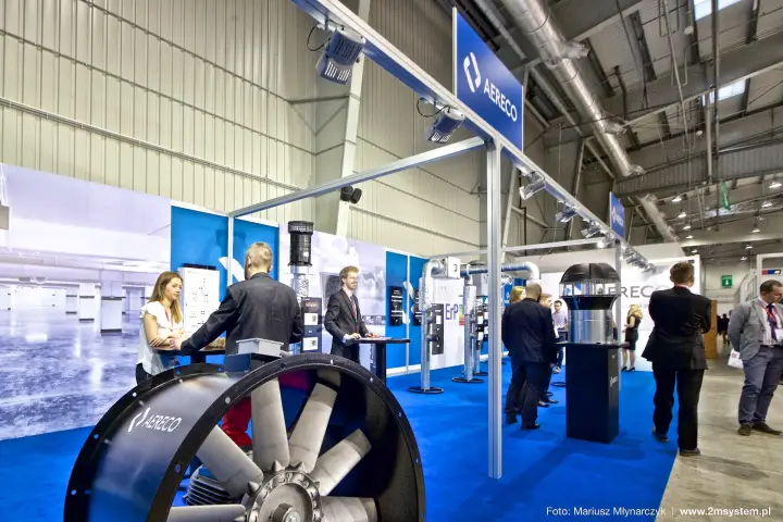 Aereco axial fan in the foreground and roof extract fan on a plinth at Forum Wentylacja 2016