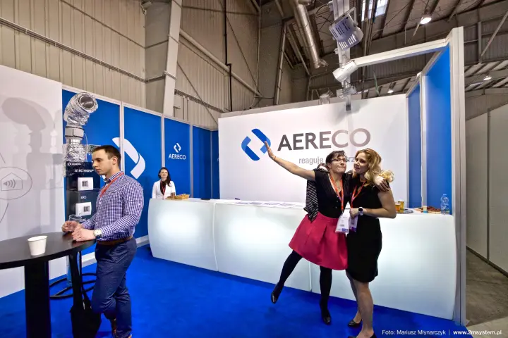 Aereco reception counter and staff in front of the logo at Forum Wentylacja 2016