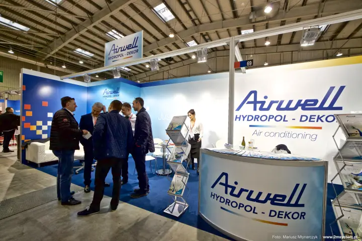 Airwell stand 69 with Air conditioning wall and brochure racks at Forum Wentylacja 2016
