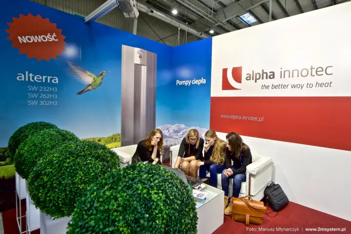 Alpha Innotec lounge with alterra heat pump graphic marked Nowość