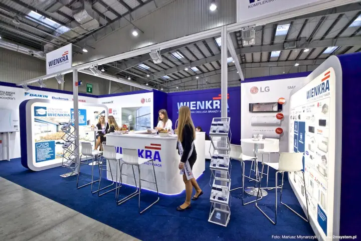 Angled view across the Wienkra counter to the LG split units at Forum Wentylacja 2016