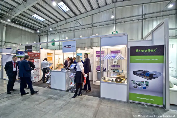 Astat shell-scheme stand with tapes, fans and an Armaflex roll-up at Forum Wentylacja 2016
