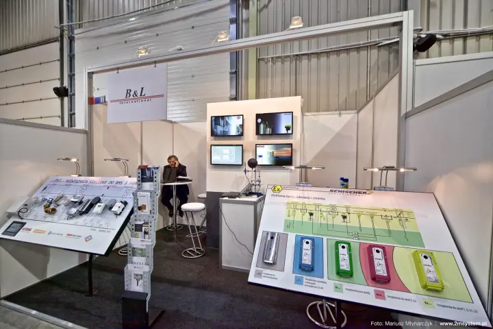 B&L International stand with BMS network board and Schischek display at Forum Wentylacja 2016