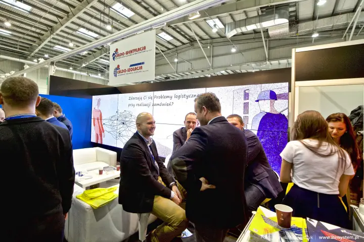 Caldo stand with video wall asking about logistics problems at Forum Wentylacja 2016