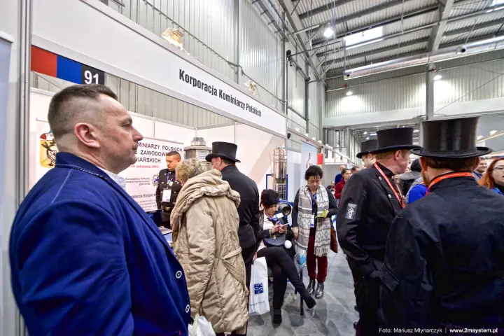 Chimney sweeps in top hats at the Korporacja Kominiarzy Polskich stand at Forum Wentylacja 2016