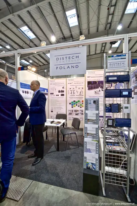 Distech Controls Poland stand 140 with a rack of building controllers at Forum Wentylacja 2016