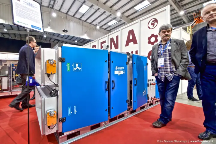 EkoZefir S1R sectional air handling unit with blue doors in the arena at Forum Wentylacja 2016
