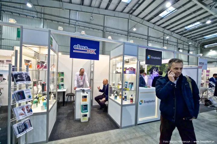 Elmark shell-scheme stand with Errecom air-conditioning service chemicals at Forum Wentylacja 2016