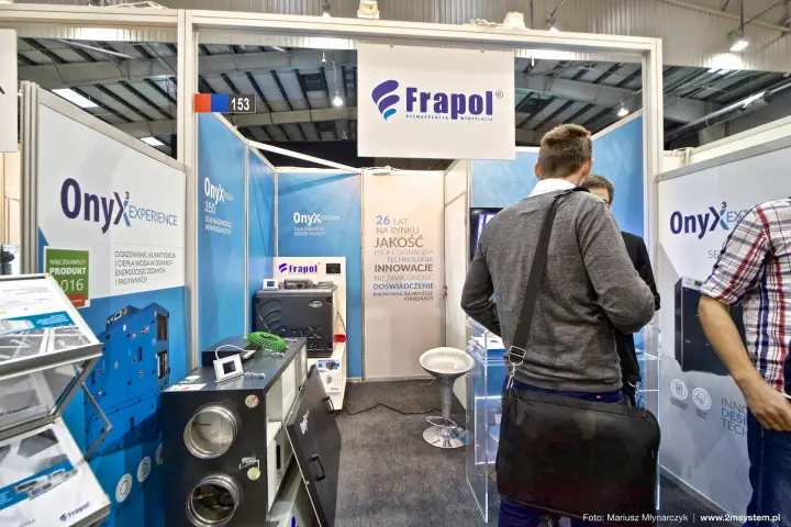 Frapol stand 153 with OnyX heat recovery units and award badge at Forum Wentylacja 2016