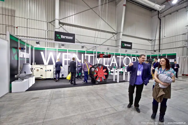 Harmann stand 84 seen from the corner with an air handling unit at Forum Wentylacja 2016