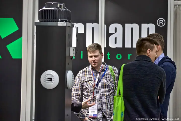 Harmann ventilation column with roof fan and air valves, visitors behind at Forum Wentylacja 2016