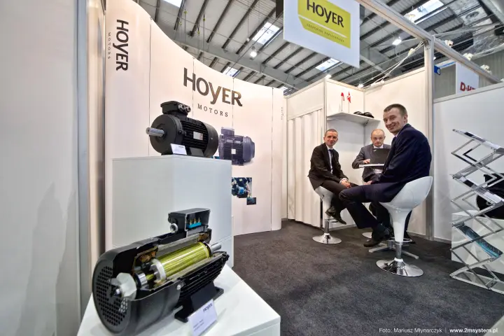 Hoyer Motors stand with a sectioned electric motor in front at Forum Wentylacja 2016