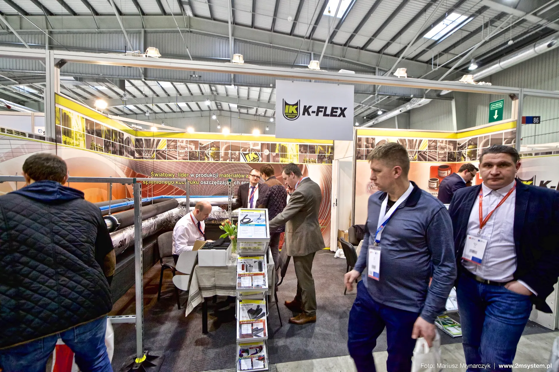 K-Flex stand with insulated pipe display and visitors passing at Forum Wentylacja 2016