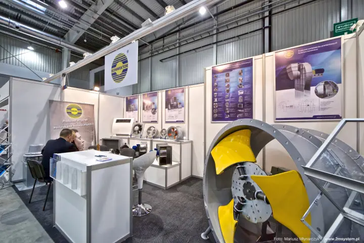 Konwektor large axial fan with yellow blades and radial fan posters at Forum Wentylacja 2016