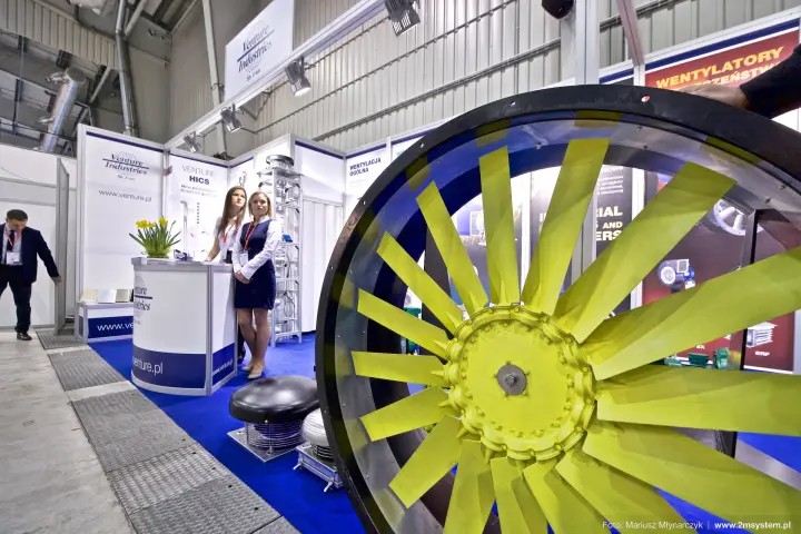Large yellow-bladed axial fan in front of the Venture Industries stand at Forum Wentylacja 2016