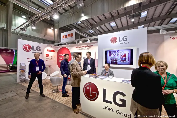 LG reception counter and screen on the stand shared with Klima at Forum Wentylacja 2016