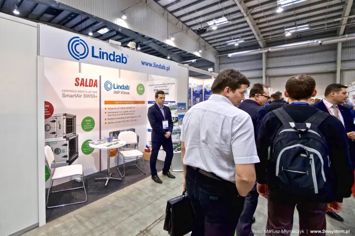 Lindab stand showing Salda SmartAir SW50+ and IMP Klima units at Forum Wentylacja 2016