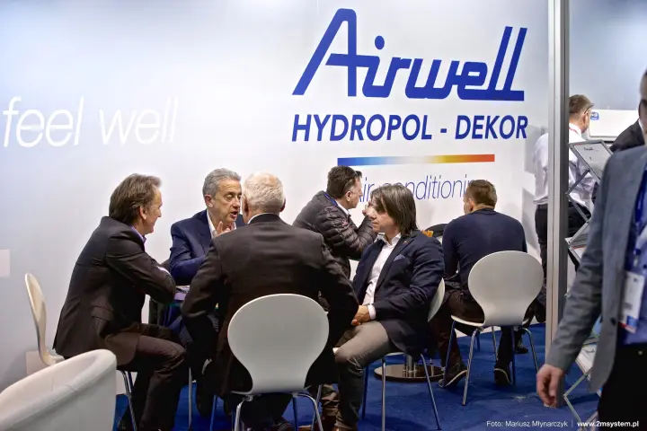 Meetings under the Airwell Hydropol-Dekor 'feel well' wall at Forum Wentylacja 2016