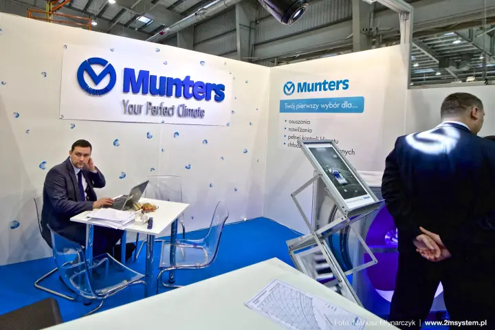 Munters "Your Perfect Climate" stand with blue carpet at Forum Wentylacja 2016