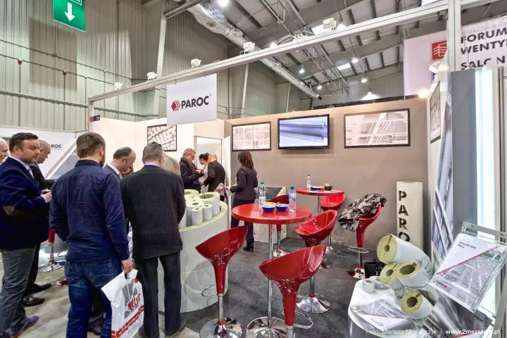 Paroc stand with stone wool pipe sections and red bar stools at Forum Wentylacja 2016