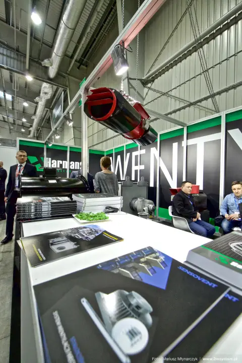 Portrait view of the Harmann counter with SENSOVENT brochures at Forum Wentylacja 2016