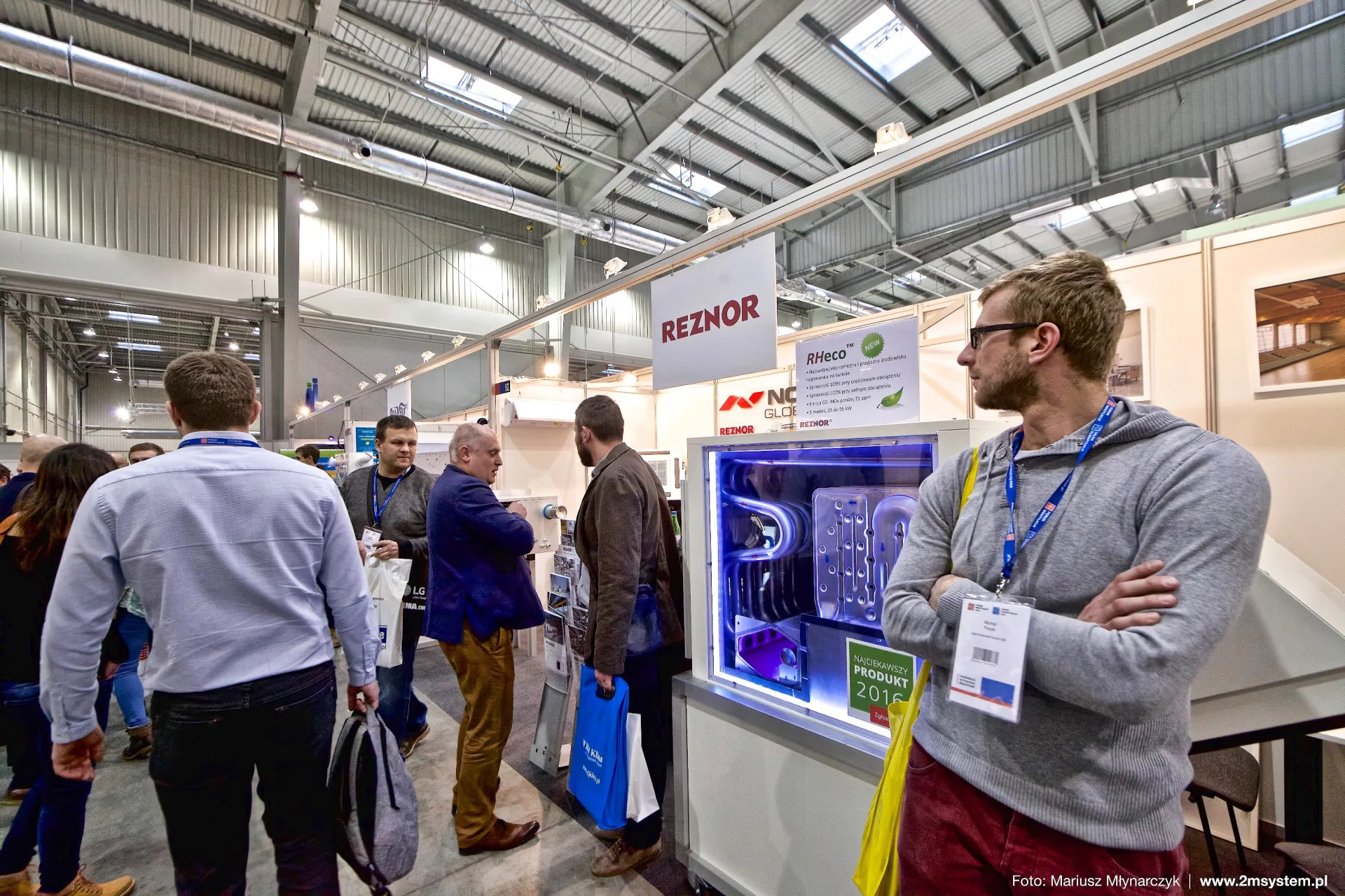 Reznor RHeco heater shown open with illuminated interior and award sign at Forum Wentylacja 2016
