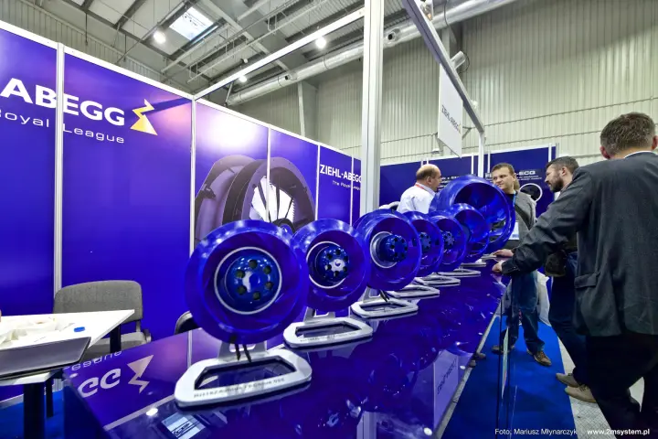 Row of blue Ziehl-Abegg centrifugal impellers on stands at Forum Wentylacja 2016